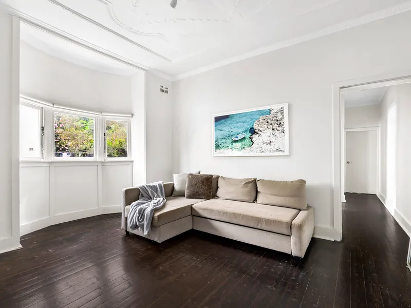 Stylish Art Deco Apartment in the Heart of Bondi Beach