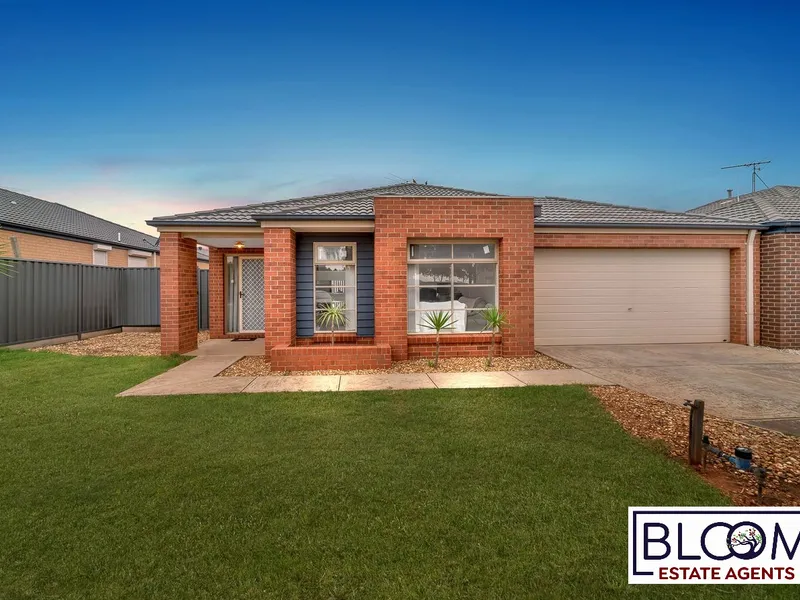 A beautiful family home in Truganina P-9 zone!