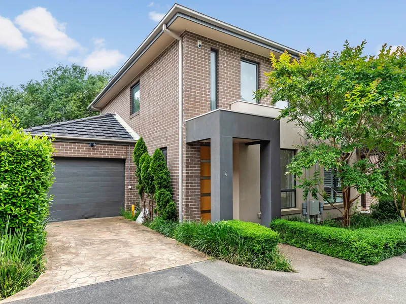 Bright, Spacious and excellent fit out.