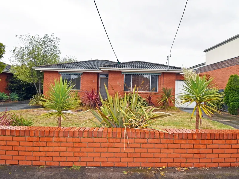 LIGHT-FILLED 2 BEDROOM UNIT