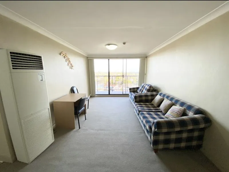 Great Location! 2 Bedroom Apartment For Lease