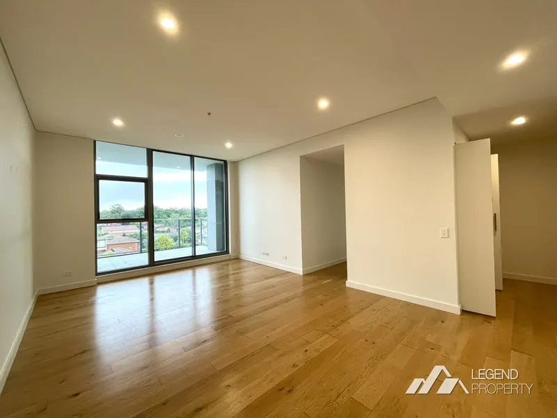 Luxurious Two Bedroom with Amazing Views Located in the Heart of Macquarie Park Village