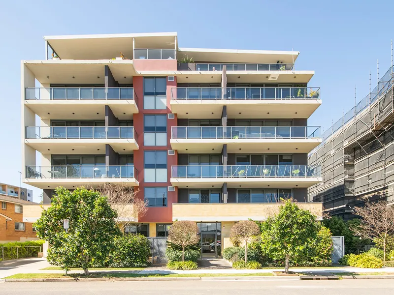 HIGH QUALITY UNIT, AMAZING LOCATION!