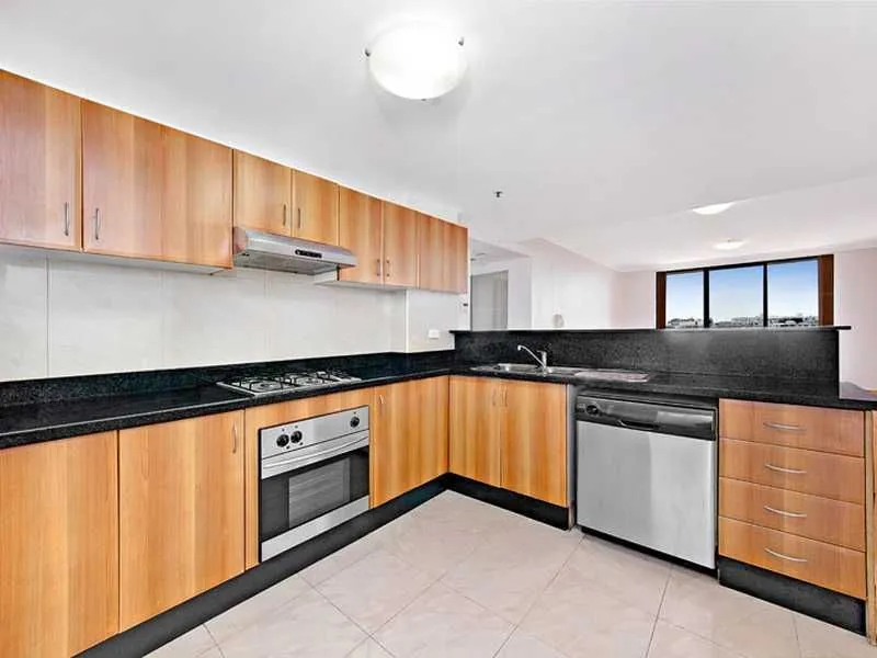 Large, Sunny, Renovated, City Views!