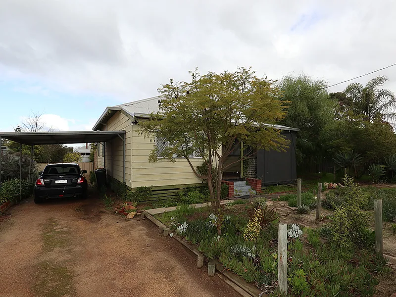 3 x 1 IN GREAT LOCATION!!!