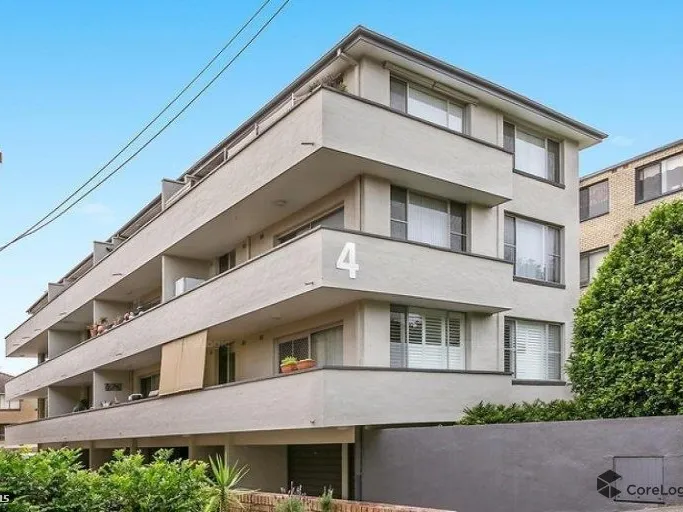 Strictly By Appointment Only ! Beach Side Accommodation which include single lock up garage