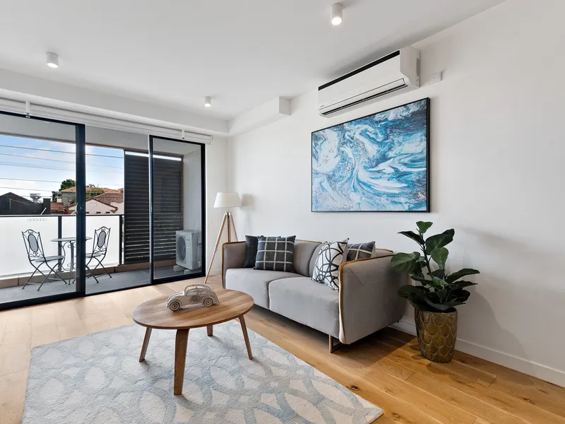 Live in elegance and comfort in a wonderful location