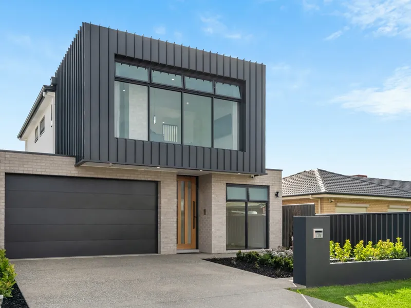 Stunning Contemporary Family Home – Presented as New Just Move In and Enjoy!
