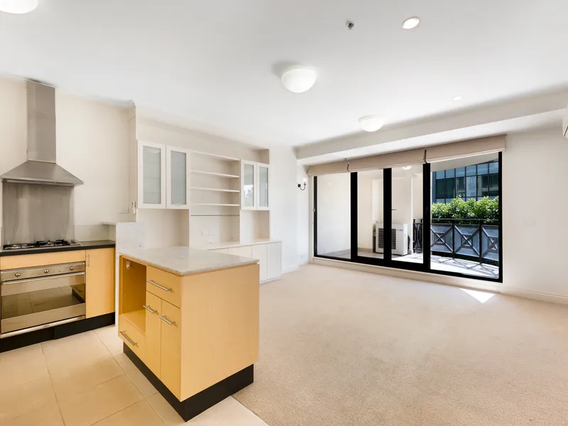 Live the Royal Domain Plaza lifestyle 