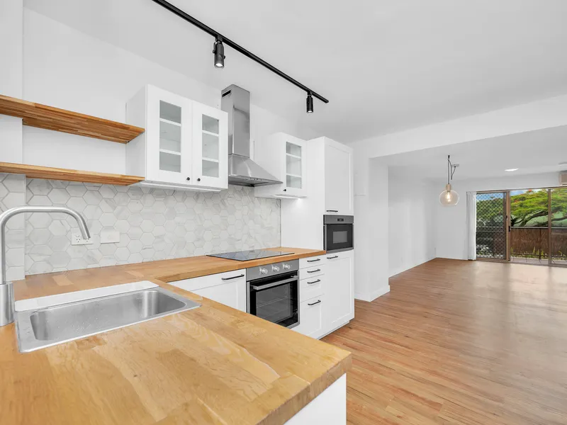 Renovated Double-Storey Townhouse in Unbeatable Location