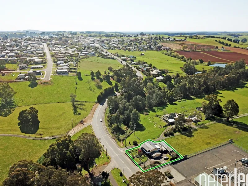 Bring Yourself to the Centre of Tasmania's Most Popular Tourist Attractions 