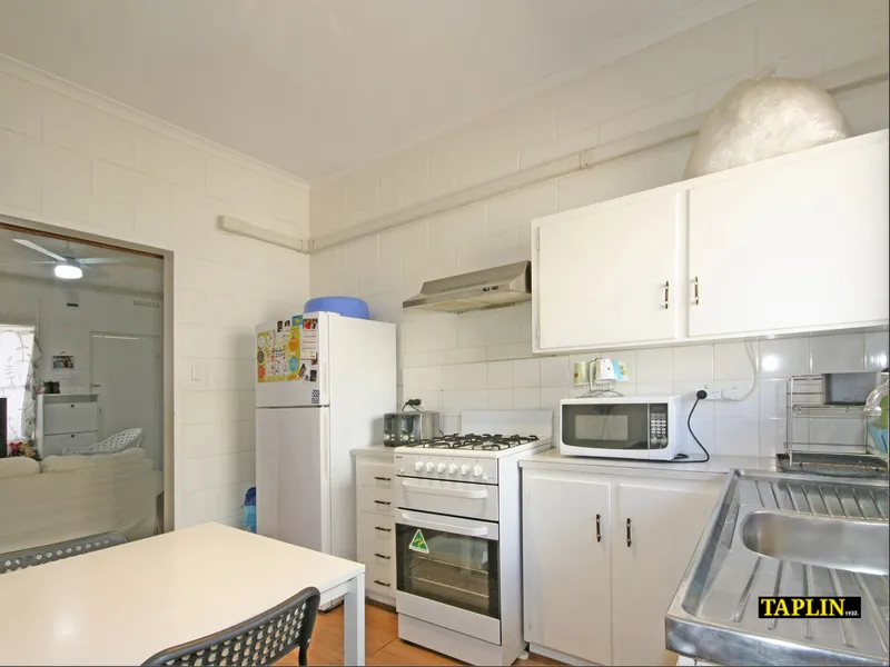2 BEDROOM UNIT IN SOUGHT AFTER SUBURB