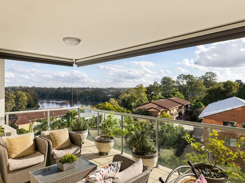 Elevated Large Apartment with Stunning River Views!