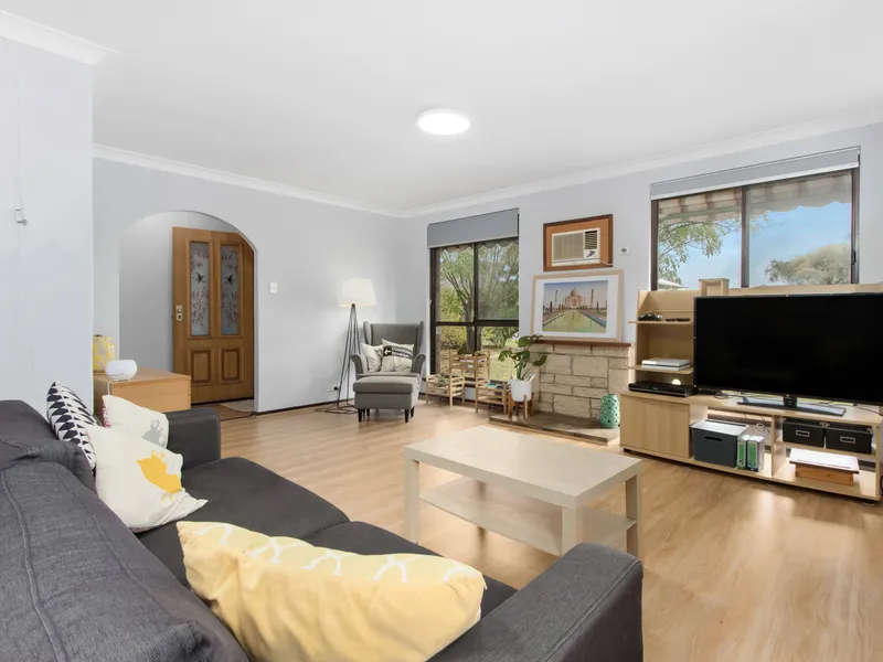 NEAT AND TIDY WAIKIKI HOME ON LARGE BLOCK WILL GO QUICK!