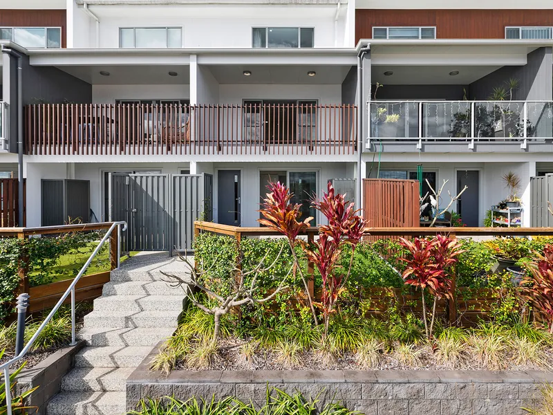 Three Level – 3 Bedroom Riverfront Townhouse – Offers Over $699,000