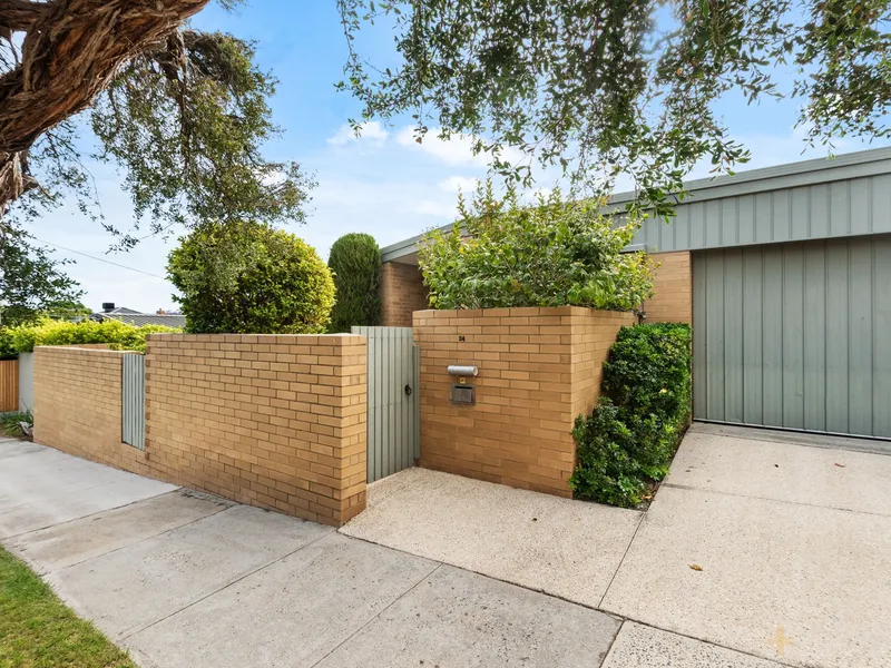 LIGHT-FILLED LIVING IN A COASTAL LANDSCAPE