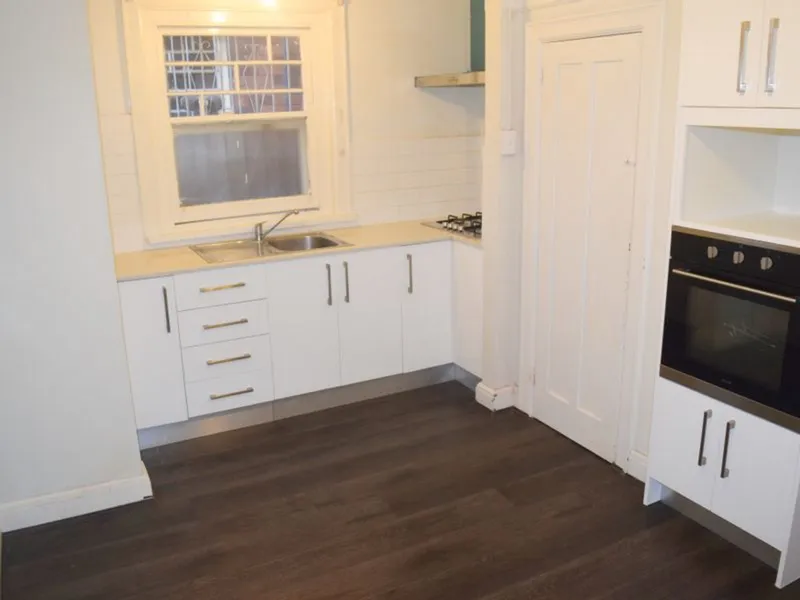 Convenient Inner City Living With One Week Rent Free!