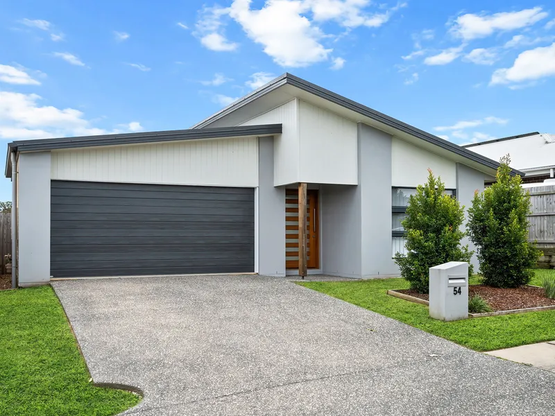 FAMILY HOME WITH IT ALL IN SOUGHT AFTER AREA OF RIPLEY!