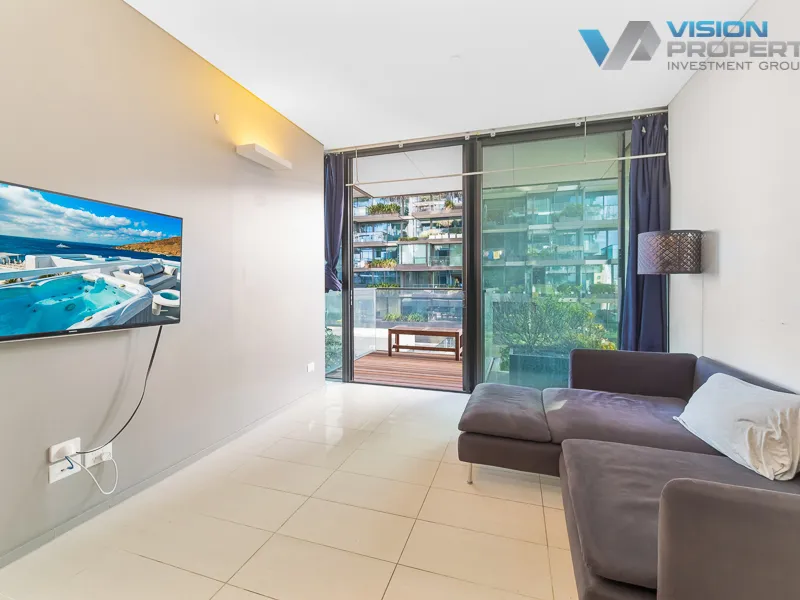 Rare opportunity for a Smart Dual key apartment within Central Park.