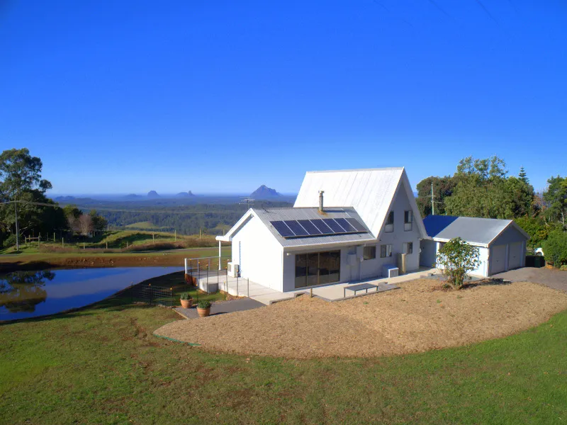 Light-Filled Home with Majestic Glass House Mountain Views