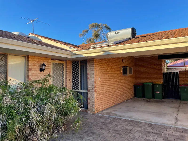 Ideally Located Walk to Everything, Shops, Cafes, 