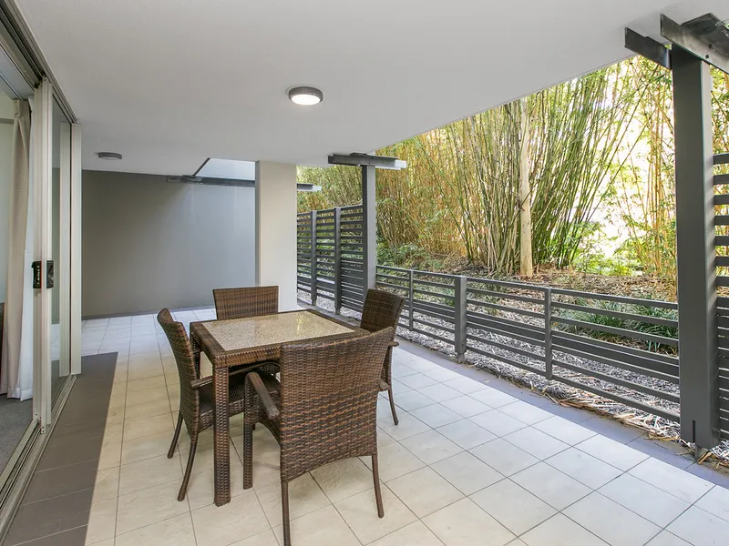 Spacious Ground Floor - Expansive Terrace - 2 Car Parks