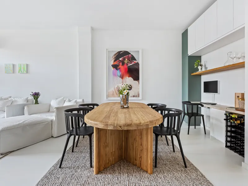 Immaculate oversized warehouse in Murdoch House building