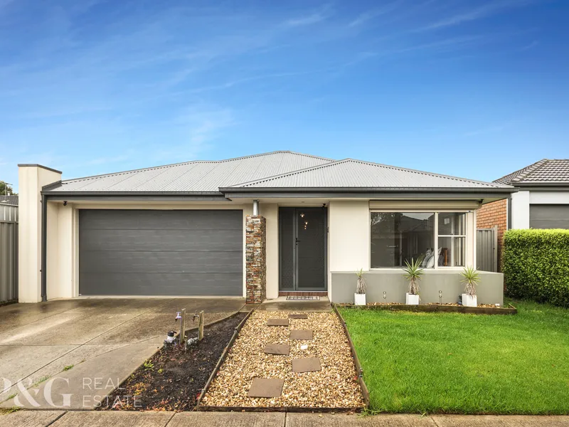 Cranbourne East Living at It's Finest! 