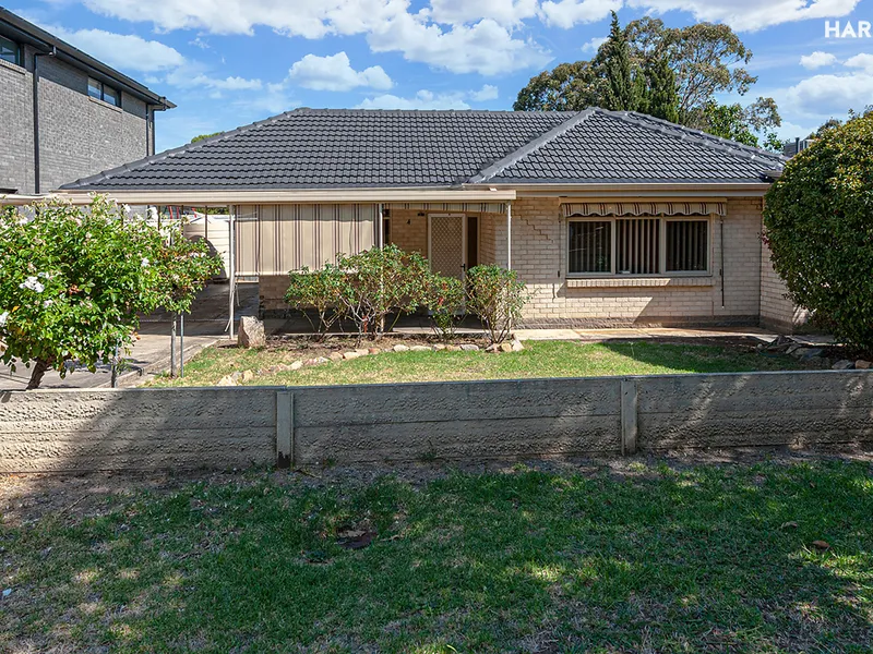 Multiple Living Areas!!