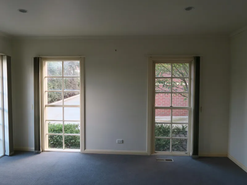 HUGE FAMILY HOME!