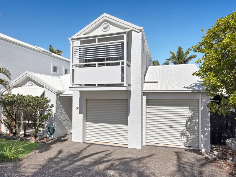 Amazing Free Standing/ Freehold Townhouse with no rear neighbours! A Rare hidden Gem in Mooloolaba