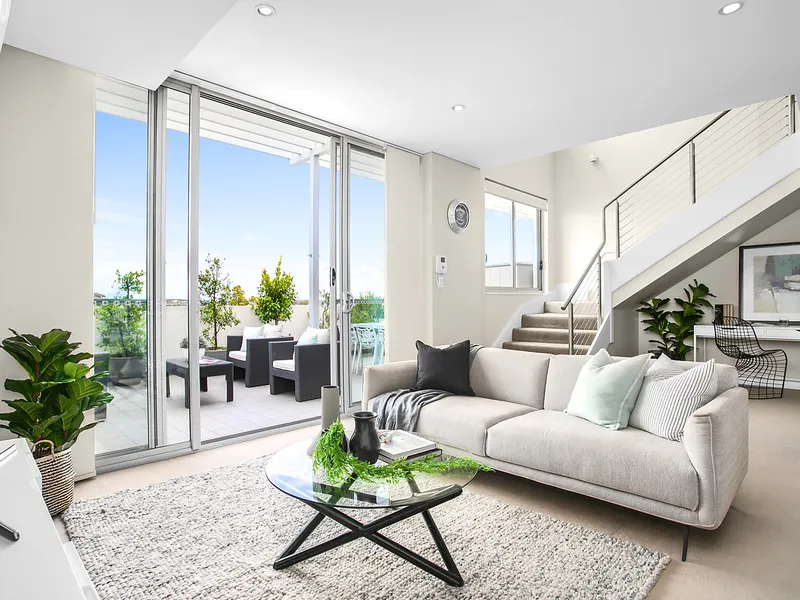 Designer Skyhome With Panoramic Views And A Dual Level Layout