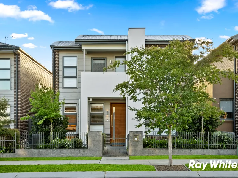 NEAR NEW | ELARA LIVING | CLOSE TO SHOPS AND SCHOOLS