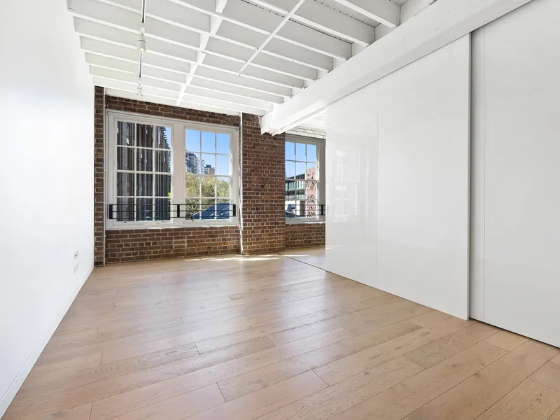 LUXURY WAREHOUSE CONVERSION IN LANDMARK GRIFFITHS TEAS