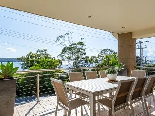 FAMILY HOME WITH A VIEW – POOL – HAIR SALON