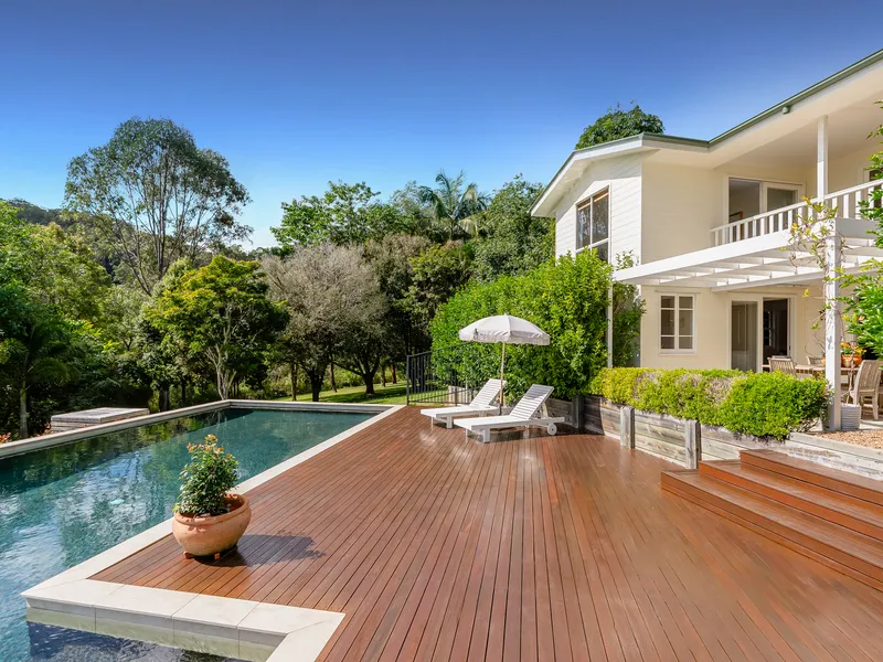 STUNNING COUNTRY PROPERTY WITH SPECTACULAR MOUNTAIN VIEWS