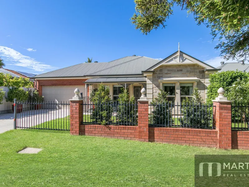 HIGH QUALITY - LOW MAINTENANCE FAMILY HOME