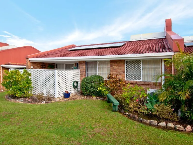 Beautifully presented open plan living 2 bedroom, 1 bathroom villa in a tranquil location