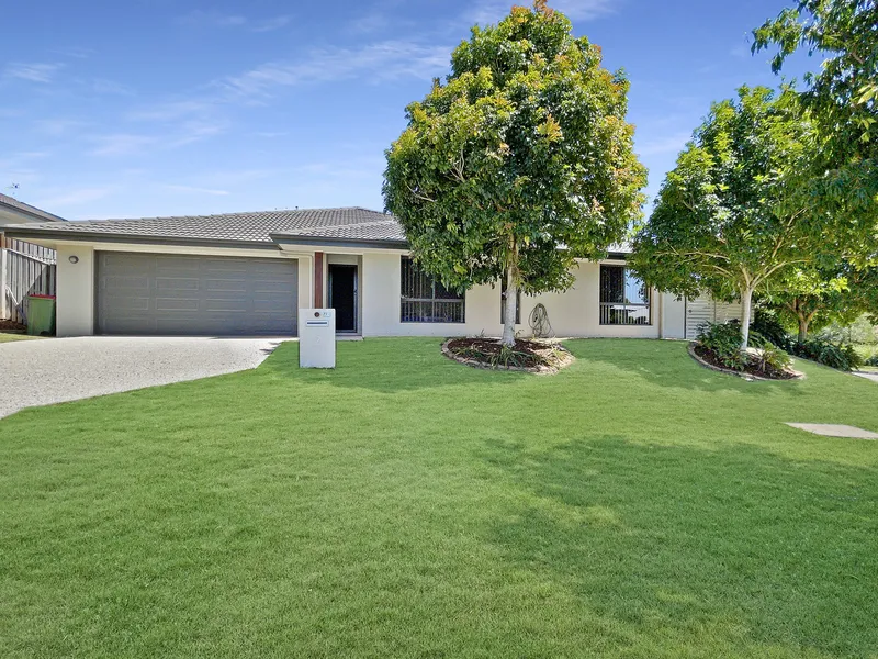 Large modern duplex close to schools and shops