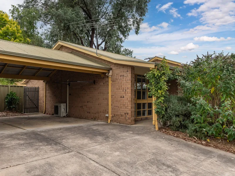 Centrally located villa-style home ready for tenants