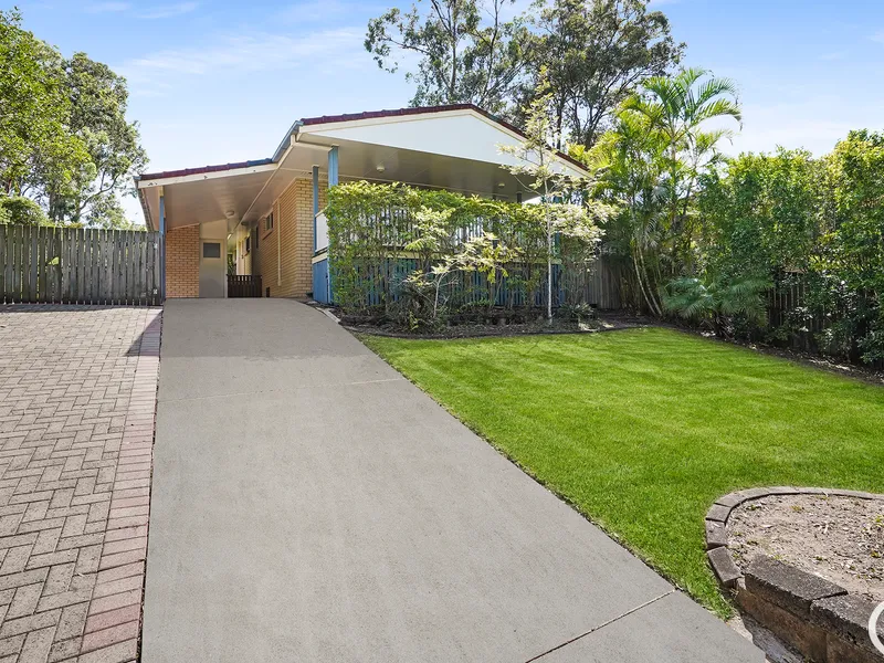 Walk To School, Shops & Train 