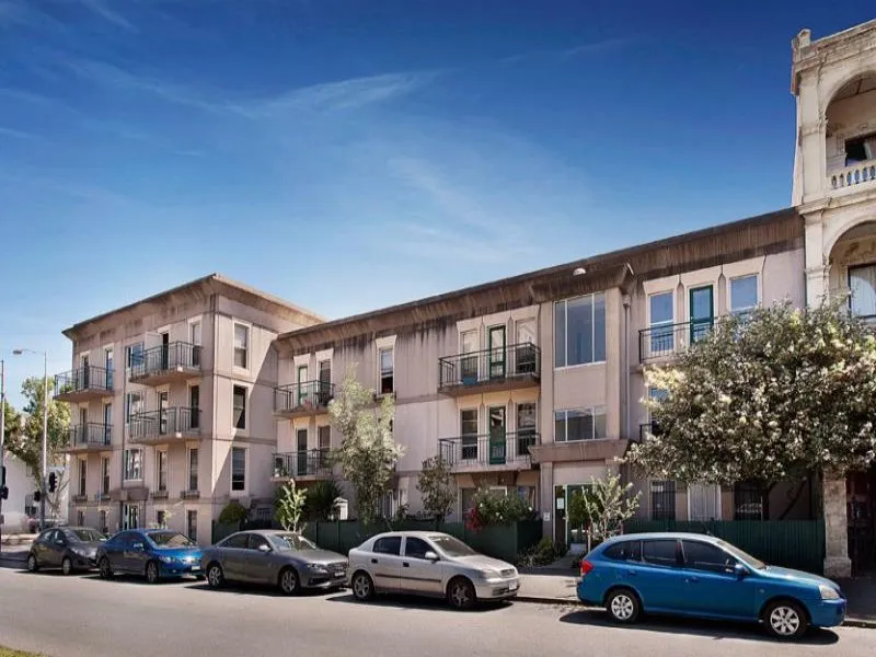 Easy living in top location!