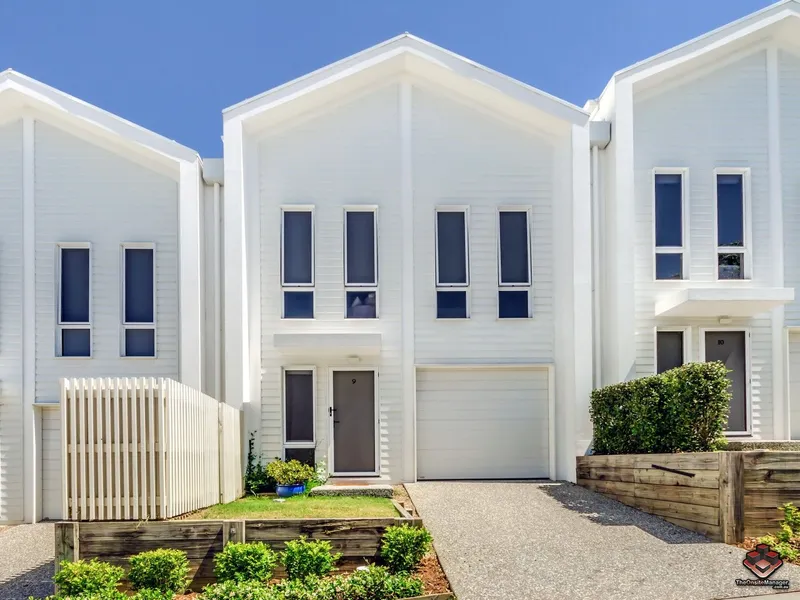 Modern Duplex Stylish Townhouse Next to Parkland!