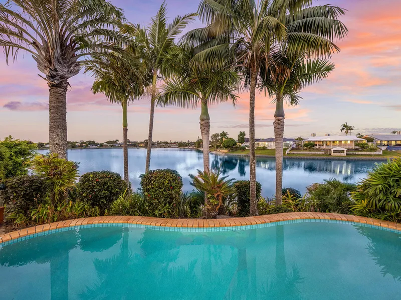 Your Dream Waterfront Lifestyle Awaits!