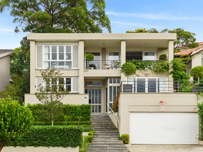 Elegant 4-Bed Home In Elevated Blue Ribbon Position on Approx. 696sqm