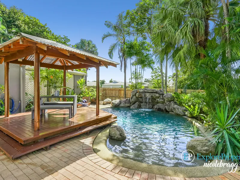 UNEXPECTED PRIVATE UTOPIA WALKING DISTANCE TO THE UNIVERSITY!