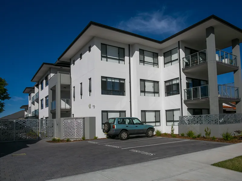 Stunning Ground floor 2 Bedroom 2 Bathroom Luxury Apartment 