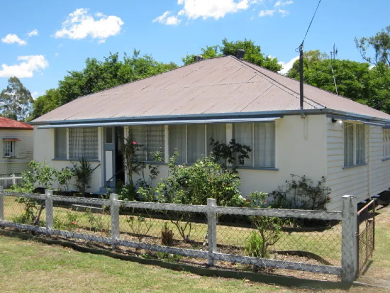 MURGON - SWEET 2 BEDROOM HOME PLUS SLEEPOUTS