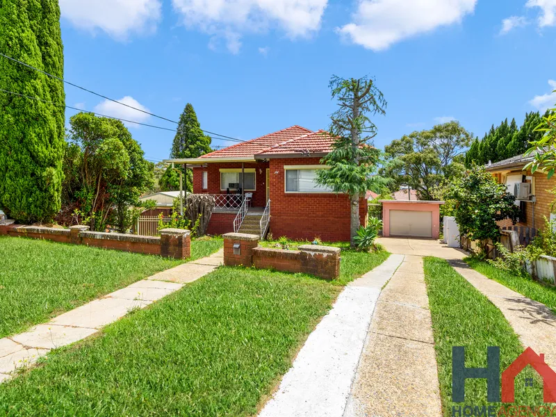 MASSIVE 3 BEDROOM HOUSE + 2 BEDROOM GRANNYFLAT - DUAL INCOME POTENTIAL