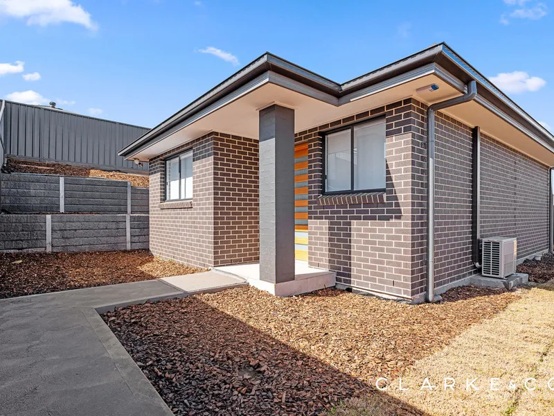 CHARMING NEWLY BUILT 2-BEDROOM HOME!